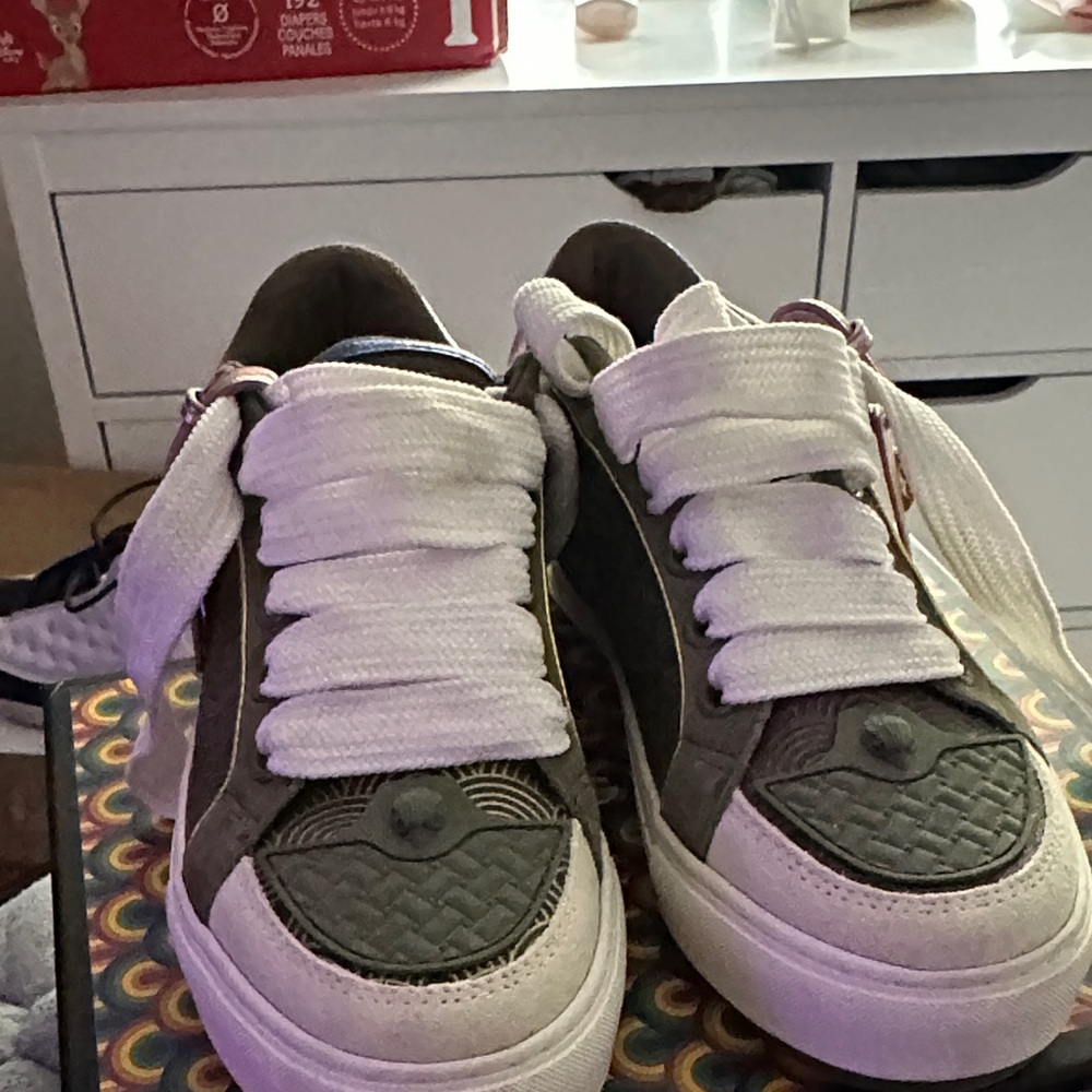 Kurt Geiger Cream and Gray Sneakers